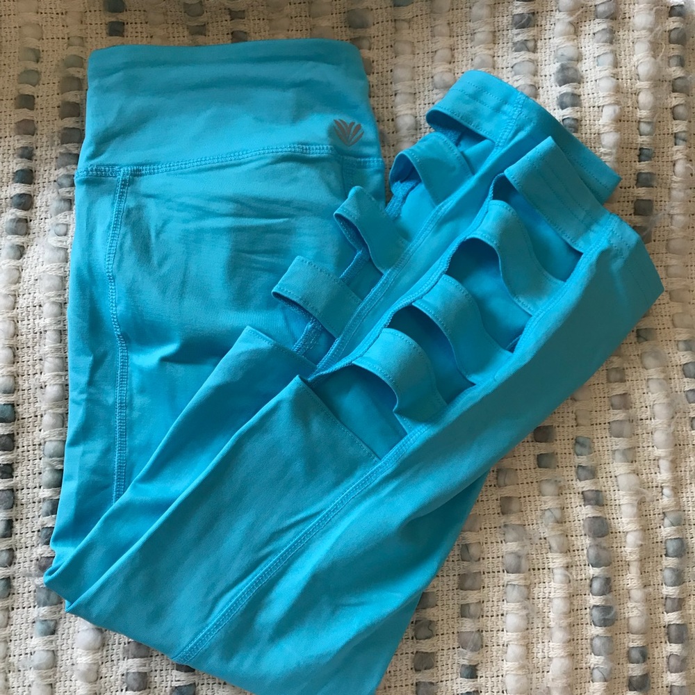 FOREVER 21 CUT OUT LEGGINGS